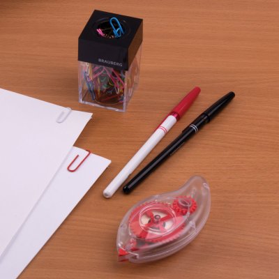 Скрепочница магнитная BRAUBERG, 100 цветных скрепок 28 мм, прозрачный корпус, 228401